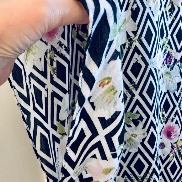 Do Everything in Love Kimono Overpiece Cardigan Black White Diamond Floral Print - Picture 5 of 8